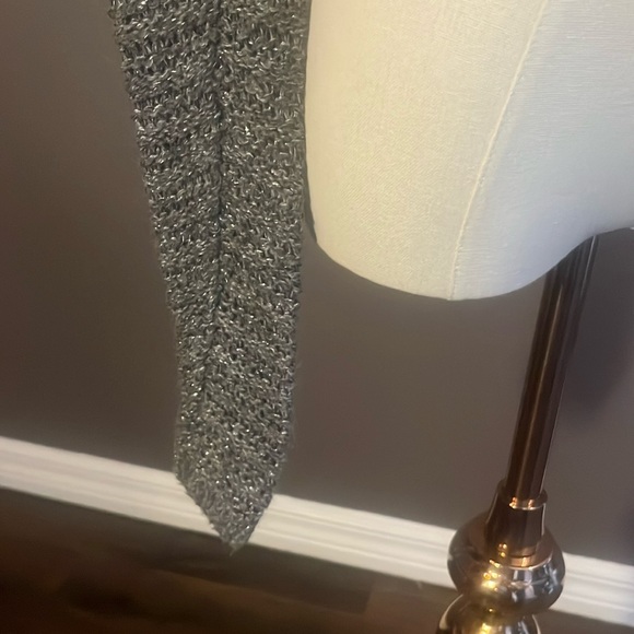 Hollister Jewel Sweater - Picture 10 of 16